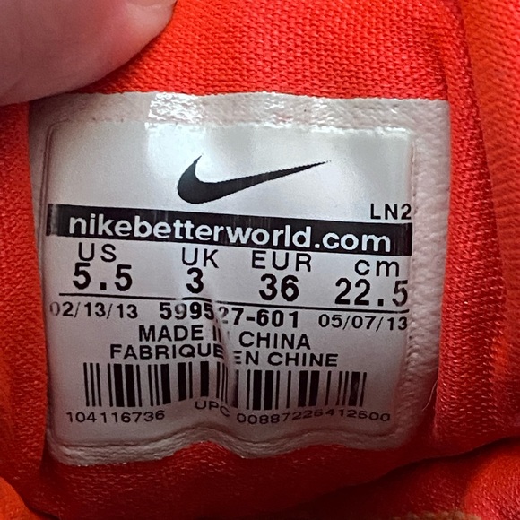 Nike Hyperdunk Sneakers - Picture 9 of 12